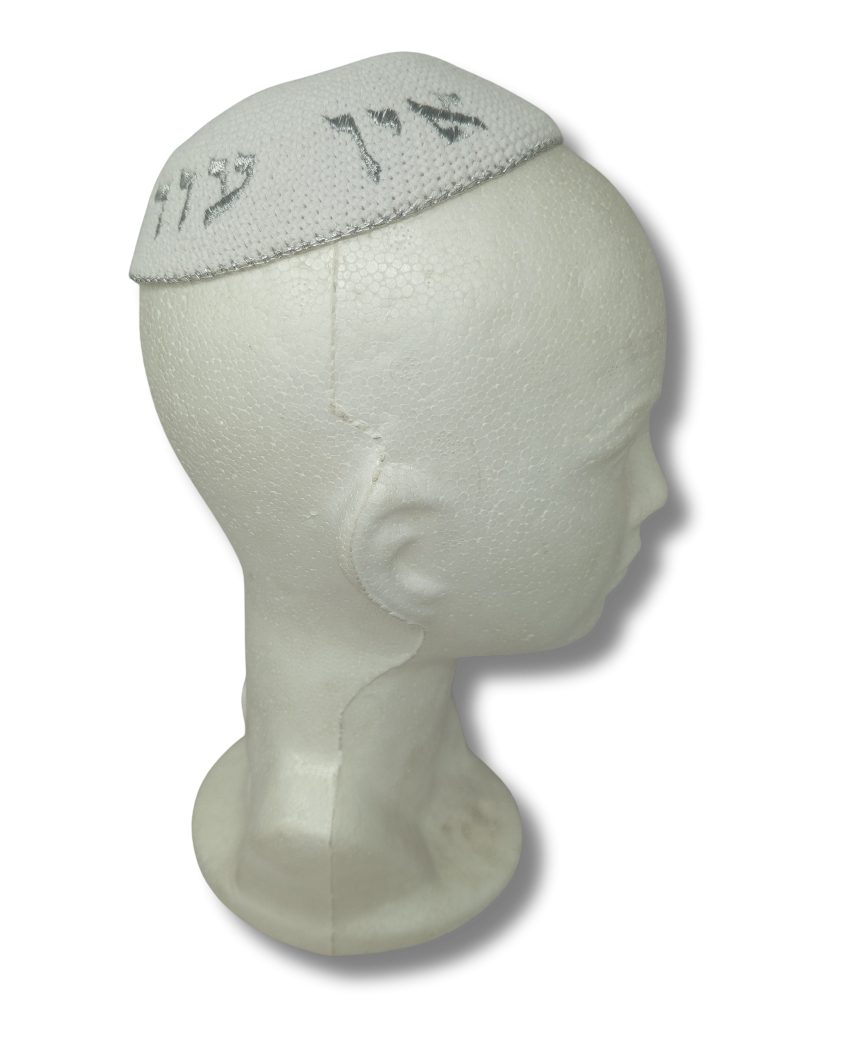 Kipá Tejida Blanca con Bordado Plateado – 16 cm, 16295