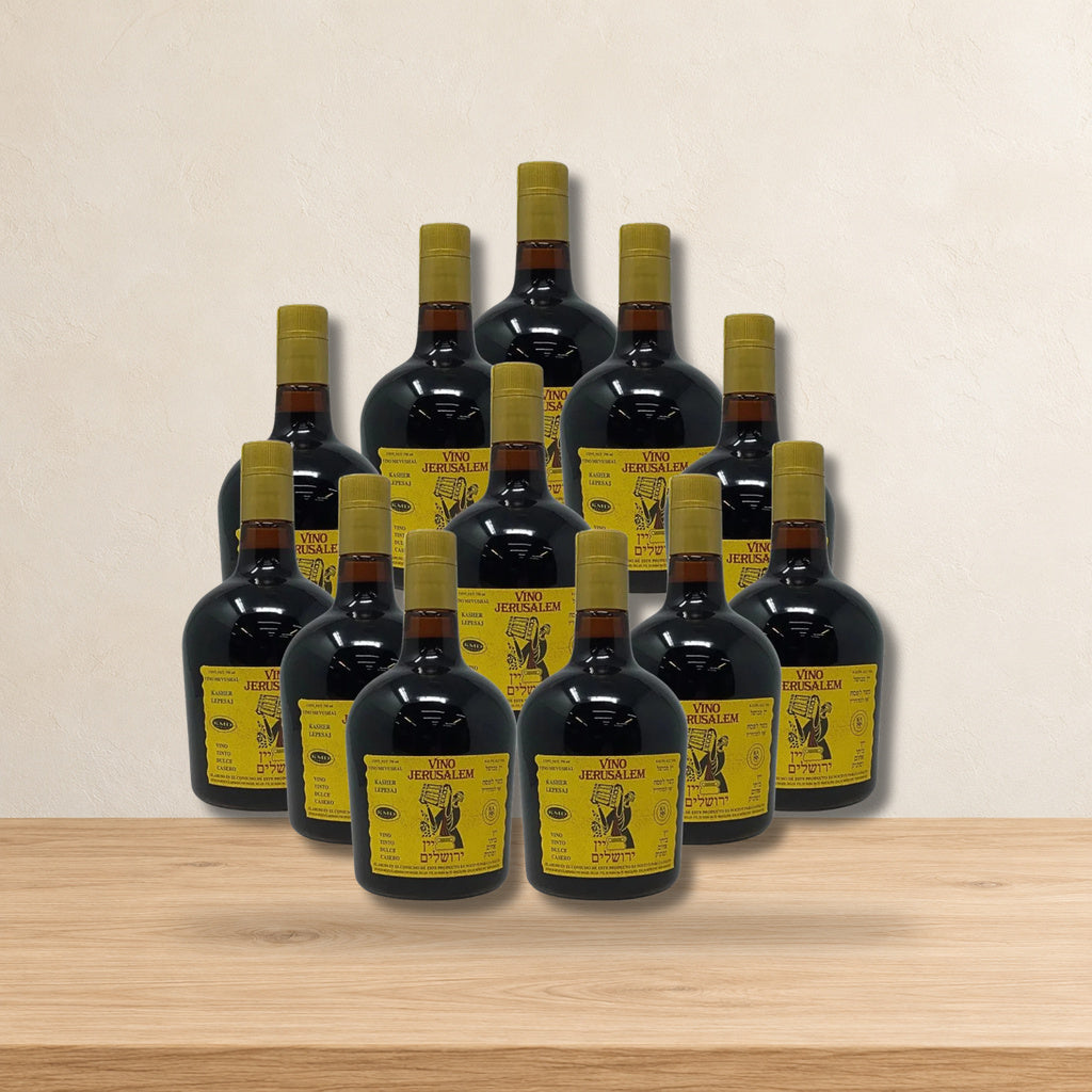 Vino Tinto Dulce Jerusalem 750 ML en caja de 12 Botellas — ambientación en estudio claro