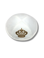 Kipá blanca con corona dorada, modelo 16242; vista del diseño