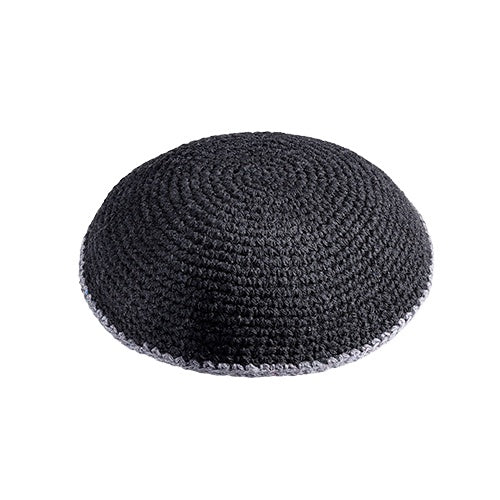 Kipa tejida de 15 cm - Negra con línea gris 16362