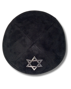 Kipá Ultra Gamuza Negra 19 cm con Estrella de David Plateada Bordada y Brillo, 17715