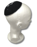 Kipá Tejida Negra con Bordado Plateado de Maguén David – 16 cm, 16304