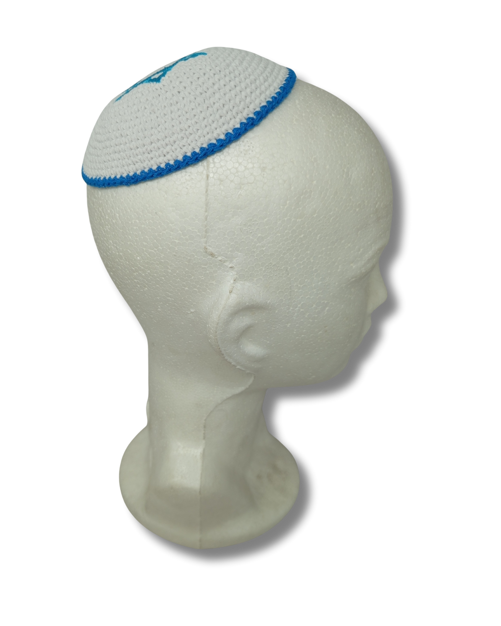 Kipá Tejida Blanca con Bordado Azul de Maguén David – 16 cm, 16370