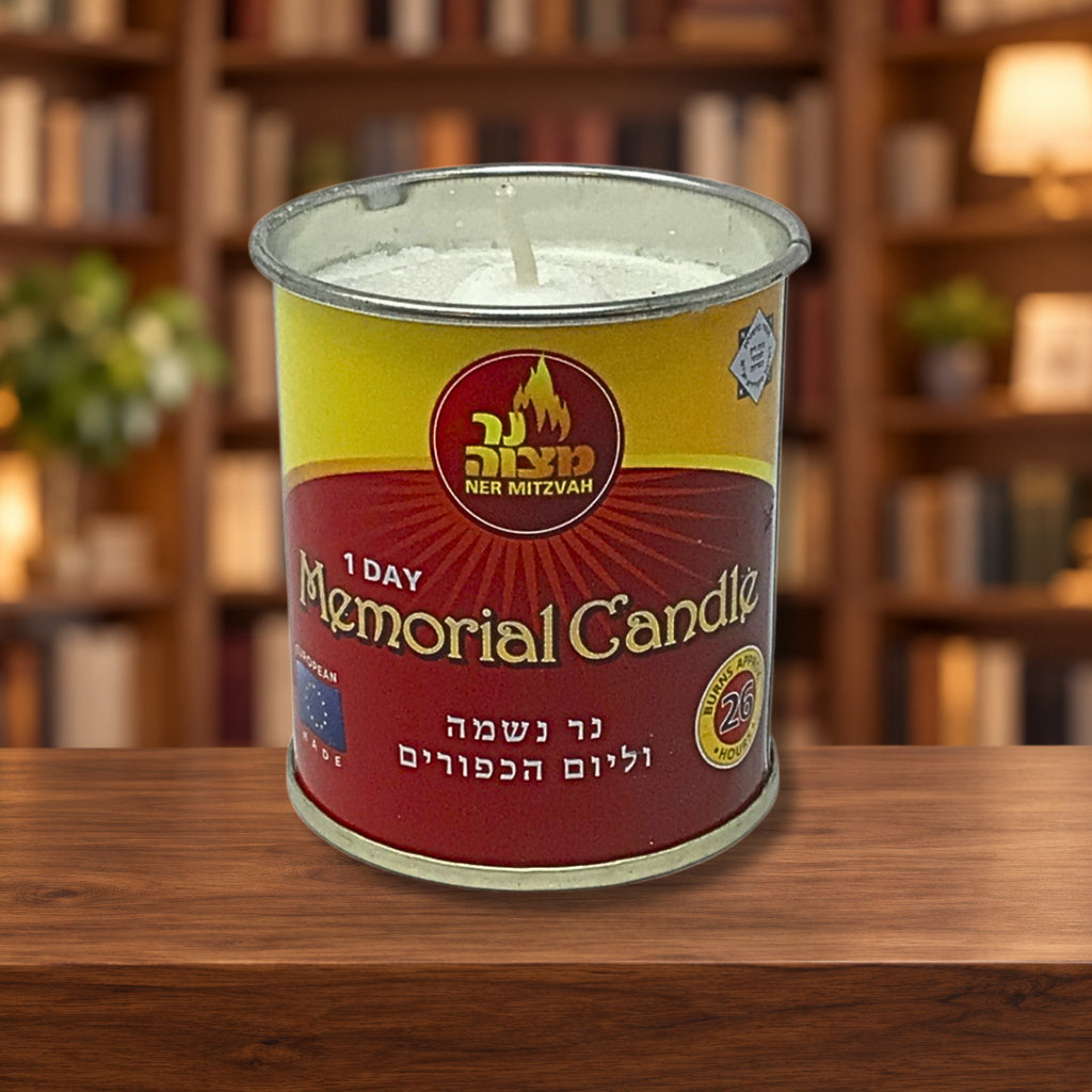 Vela memorial candle 1 día lata 12506 — ambientación en biblioteca