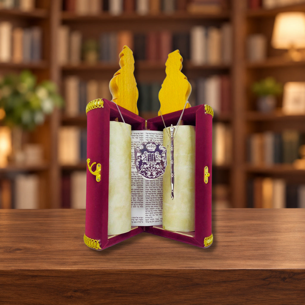 Sefer Tora tamaño grande 45 cm. ST-R2 — ambientación en biblioteca