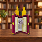Sefer Tora tamaño grande 45 cm. ST-R2 — ambientación en biblioteca