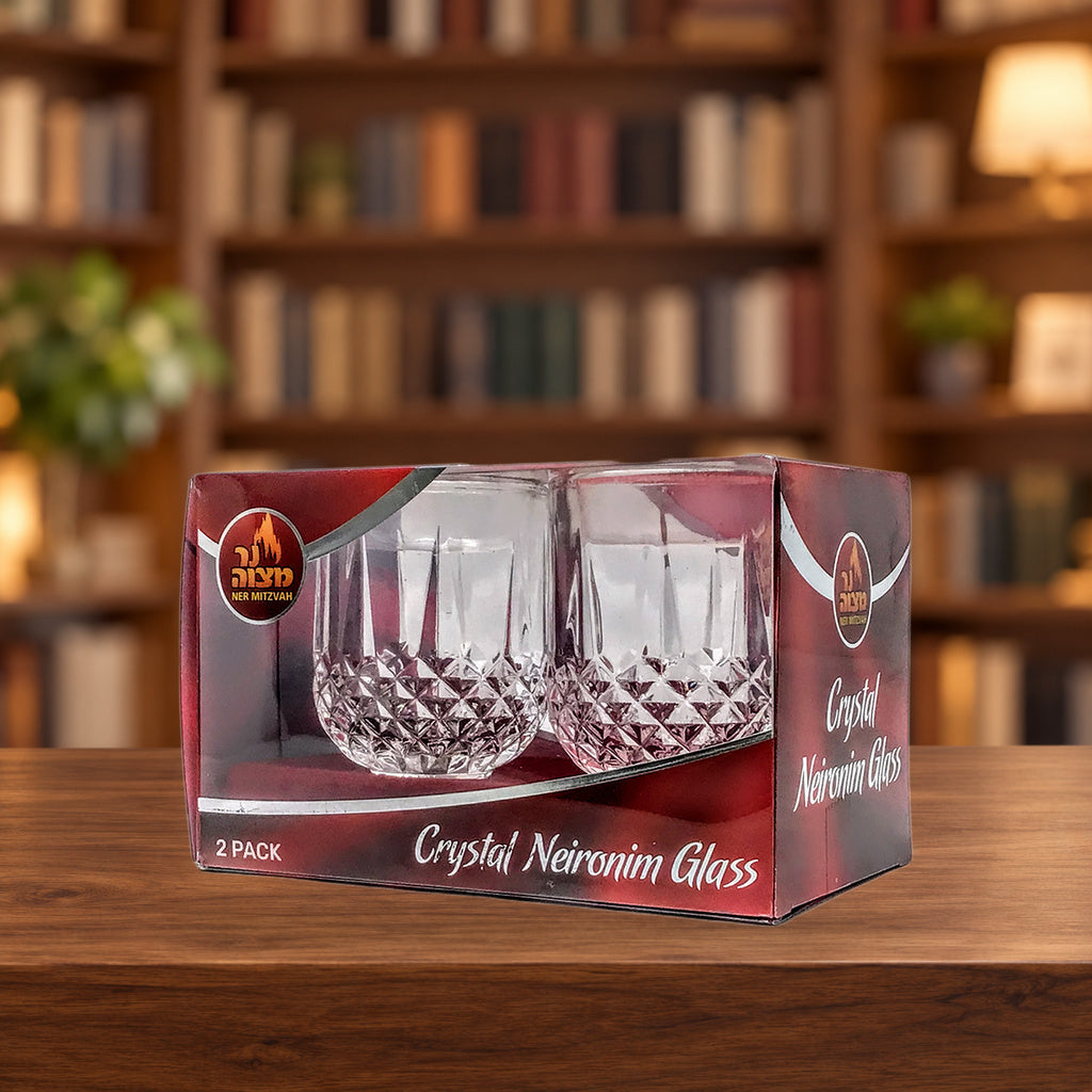 Par de vasos cristal tallado #15 60015 — ambientación en biblioteca