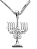 Collar con dije de Menorá plateada | Diseño elegante con cadena | Joyería judía ideal para regalo