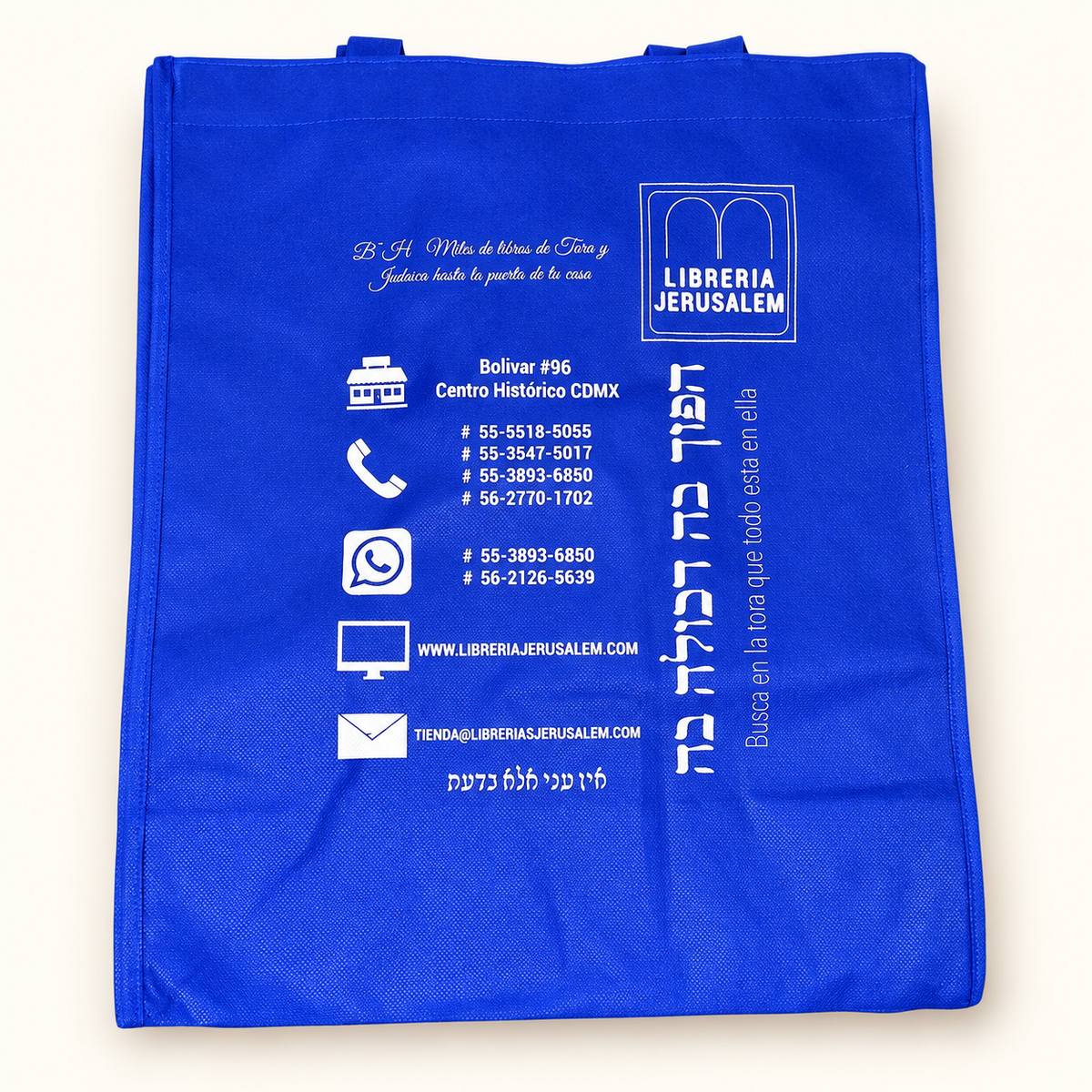 Bolsa azul de Librería Jerusalem con diseño impreso claro, de 40 cm de alto por 34 cm de ancho.