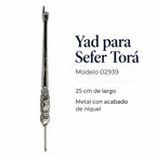 Yad metálico con punta de mano, mango grabado y cadena, modelo 02939 de 25 cm; ficha de características