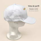 Gorra blanca León de Judá, modelo 11554; vista lateral sobre soporte de exhibición no incluido