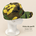 Gorra camuflaje Tzavah, modelo 11563; vista lateral sobre soporte de exhibición no incluido