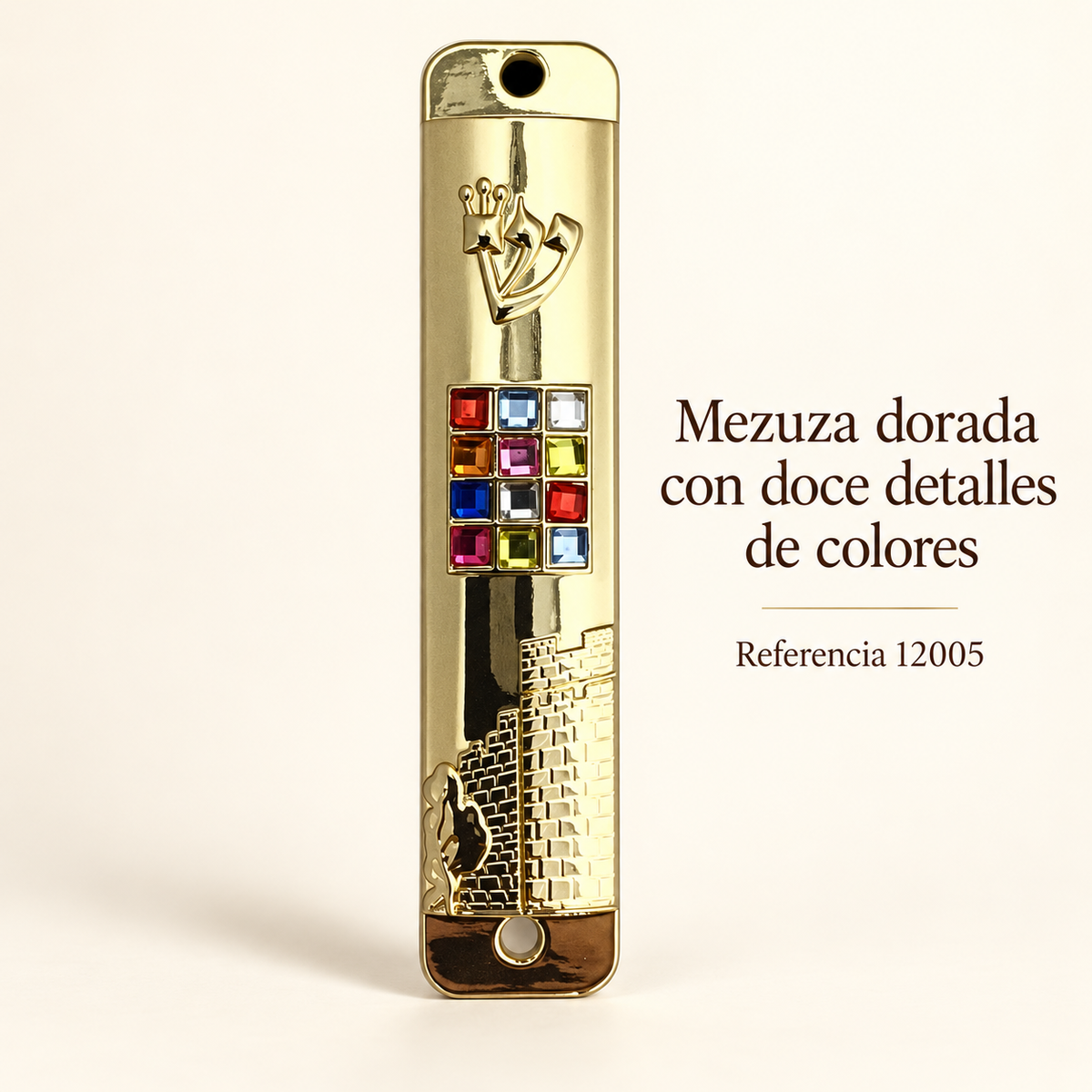 Mezuza dorada con doce detalles de colores, referencia 12005; presentación del producto