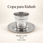 Copa de acero inoxidable de 88 ml con plato decorado, modelo 12470; presentación sobre fondo neutro