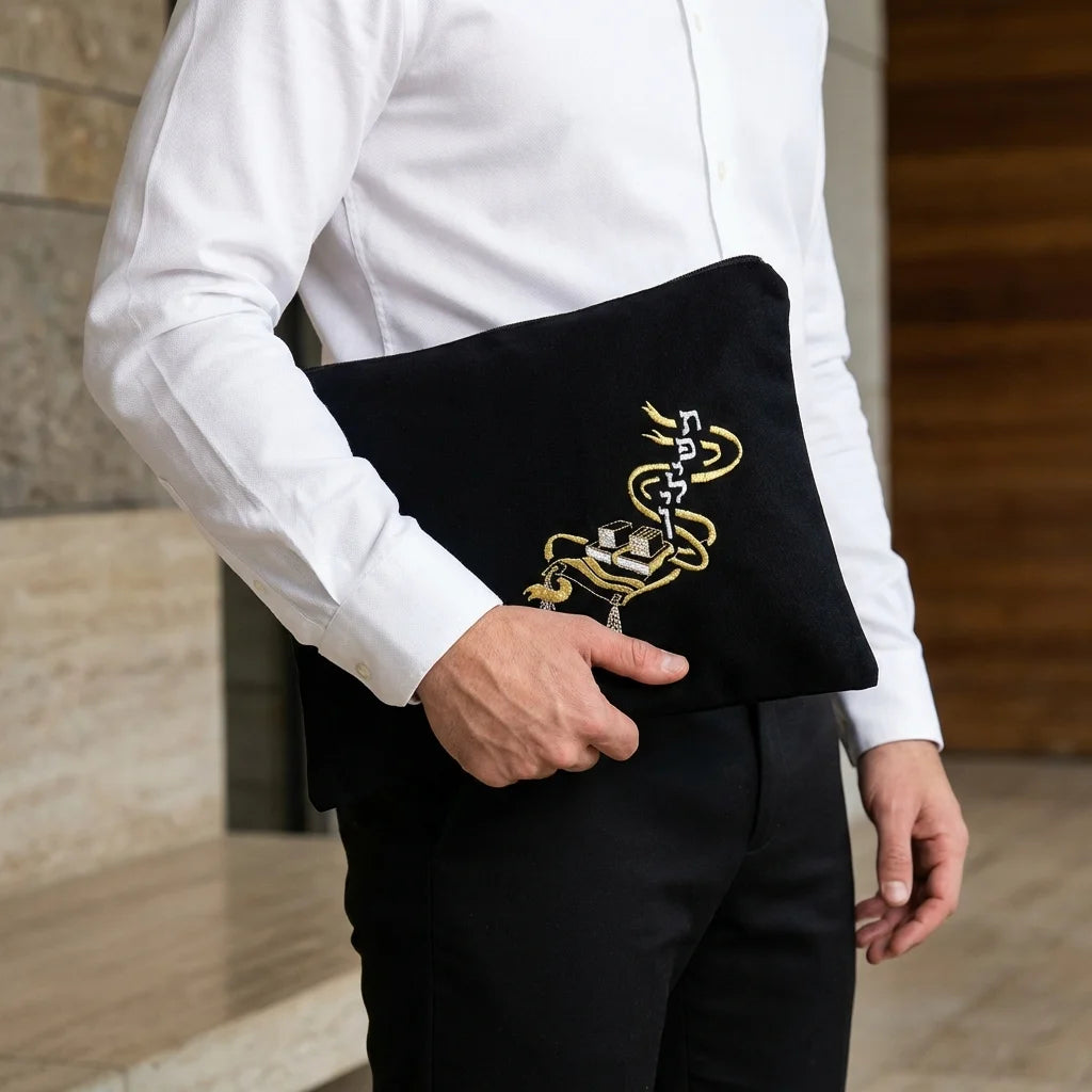Bolsa para tefilín azul marino con cremallera y bordado dorado y plateado, modelo 60222; ambientación del fabricante