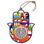 Hamsa multicolor 43764 con edificios de Jerusalem y Bircat Habait en hebreo sobre fondo blanco.