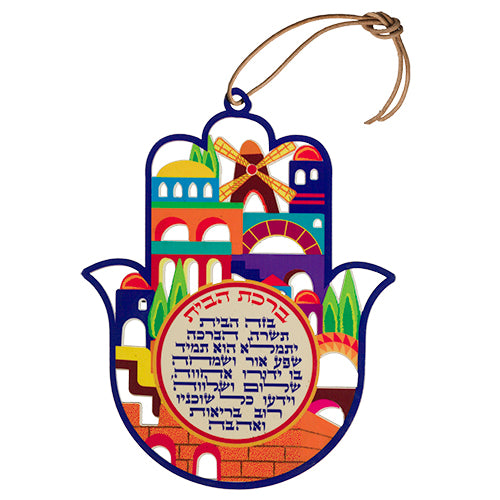 Hamsa multicolor 43764 con edificios de Jerusalem y Bircat Habait en hebreo sobre fondo blanco.