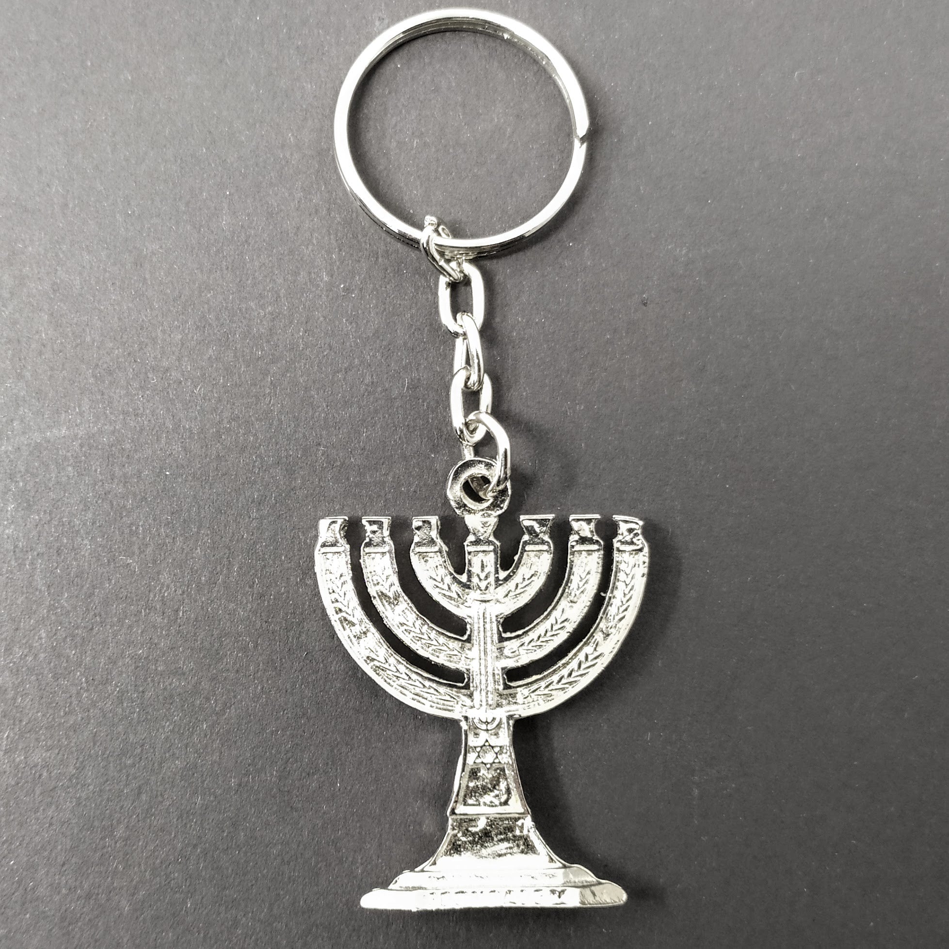 Llavero menora grande,  plateado - Libreria Jerusalem Centro
