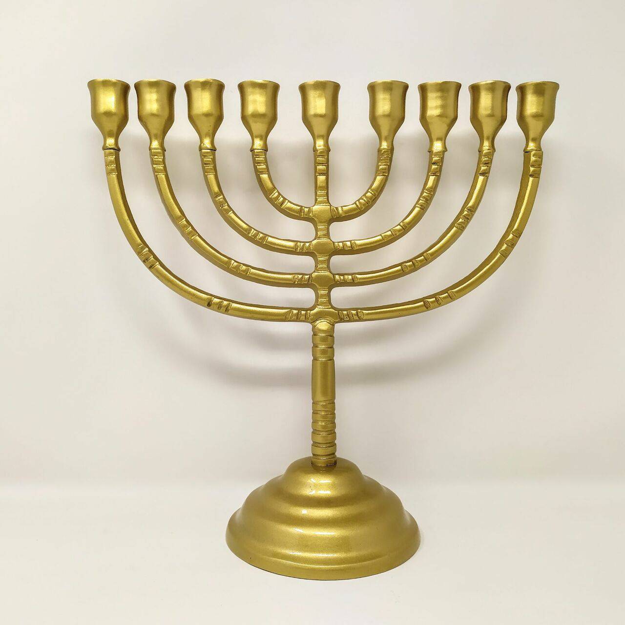 Janukia de 9 brazos de pewter dorada tradicional 16713 - Libreria Jerusalem Centro