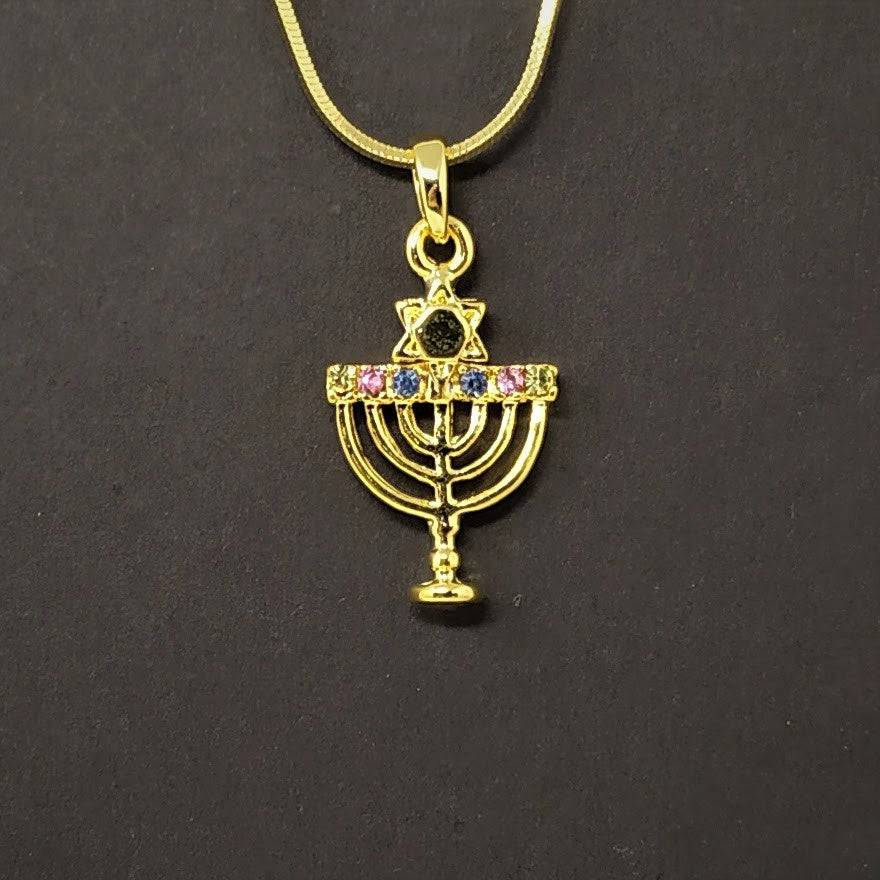 Collar con menora dorada y piedras de color 10965 - Libreria Jerusalem Centro