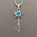 Collar Llave eshet jail con piedras celeste 212 - Libreria Jerusalem Centro