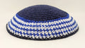 Kipá tejida azul marino con contorno azul rey y blanco 18955 - Libreria Jerusalem Centro