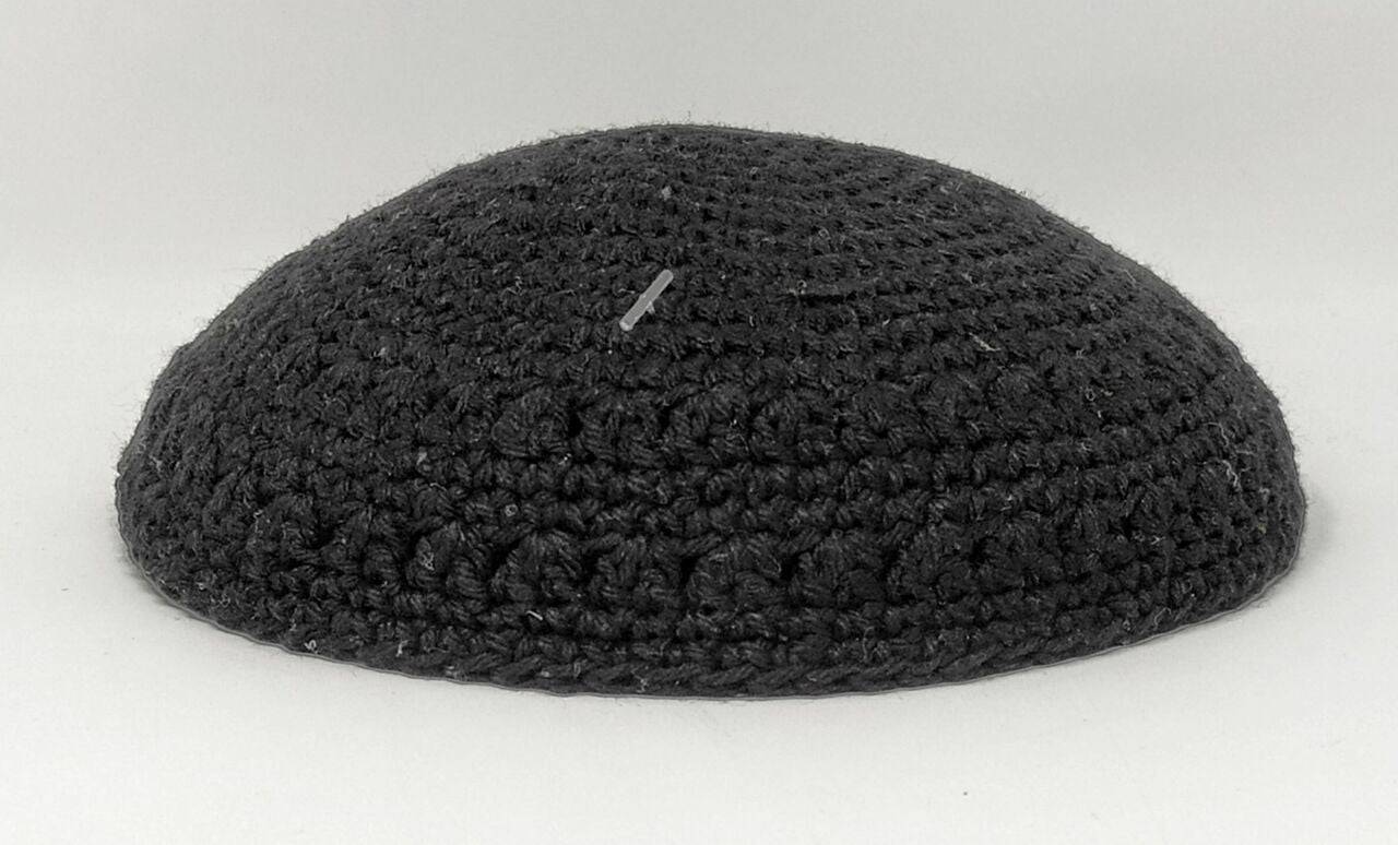 Kipá tejida negra con circulo 16400 - Libreria Jerusalem Centro