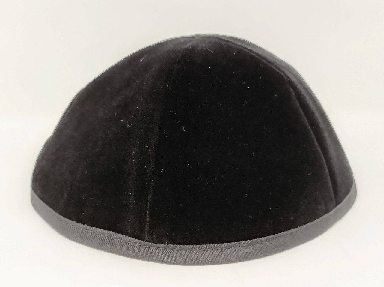 Kipá terciopelo negro talla 5, 6 partes 15752 - Libreria Jerusalem Centro