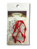 Hilo rojo de 7 nudos con tarjeta oración del viajero mini 1809
